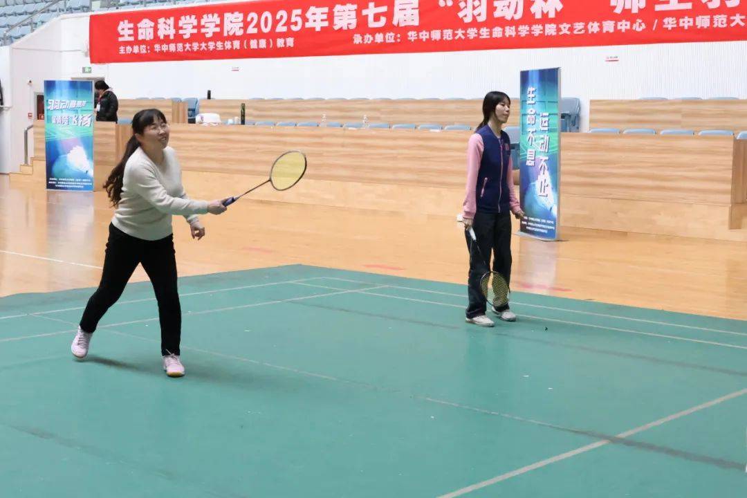 包含胜利在望的足球对抗赛，女选手乘胜追击的词条