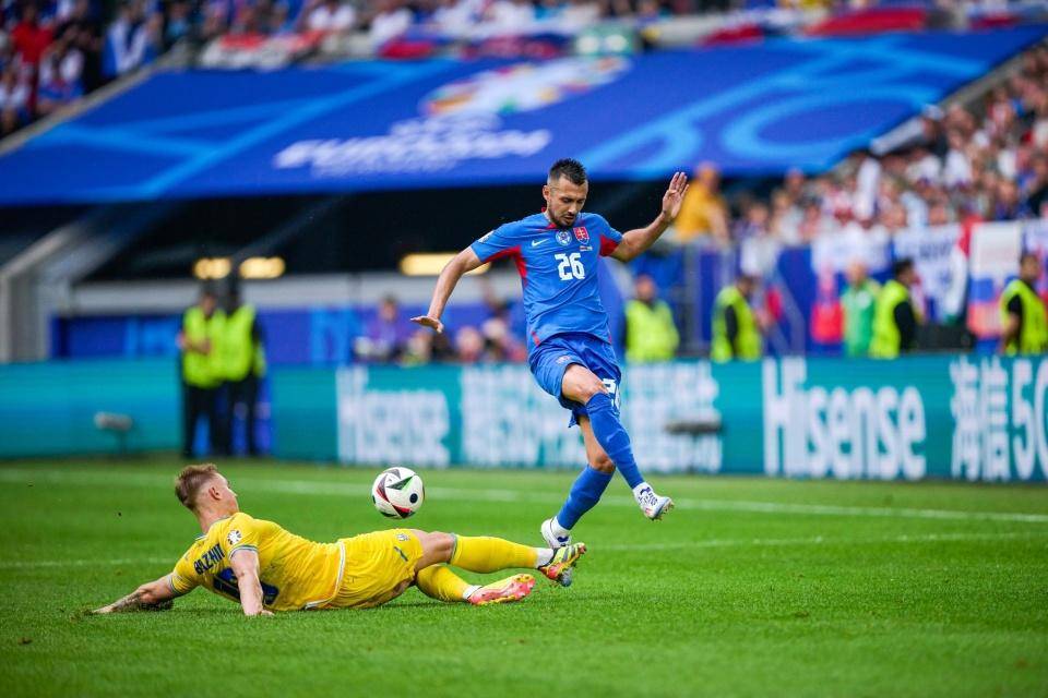 包含荷兰队险胜乌克兰，第一次挺进半决赛的词条