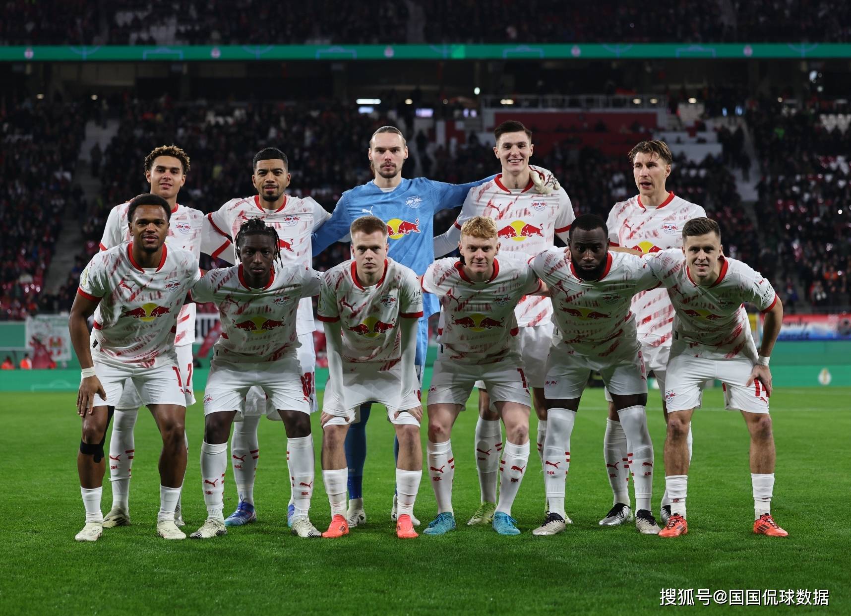 包含莱比锡红牛连胜状态中，冲击德甲封王的词条