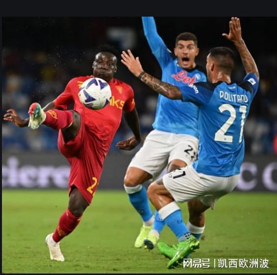 世界级足球赛事激烈竞争的瞬间回顾的简单介绍