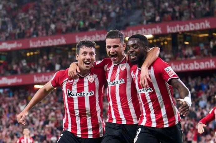 开云体育APP下载-包含罗马球员私下聚餐庆祝，队内士气达到新高度的词条