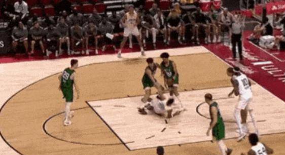 开云体育中国-包含客场球队善用对手破绽，取得关键一球的词条