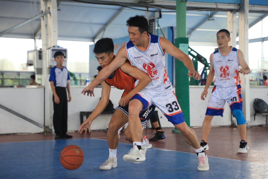 球员技术大比拼场上呈现高潮的简单介绍