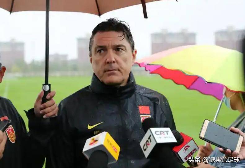 国内足球赛事决出胜负,球员表现令人瞩目 国内足球赛事决出胜负,球员表现令人瞩目