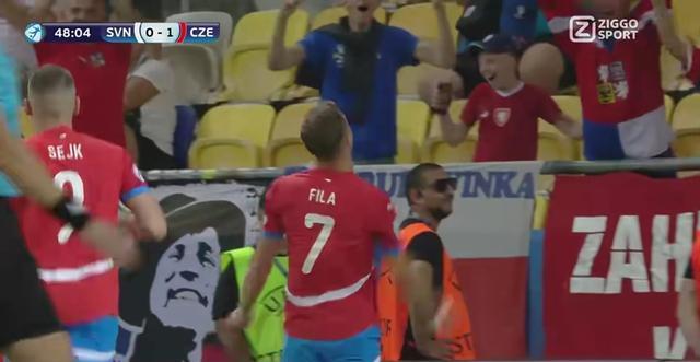 关于荷兰逆袭法国，小组第二逼近晋级的信息