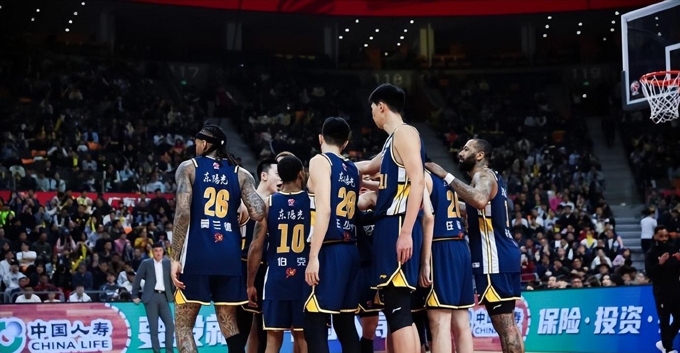 广东男篮迎战辽宁男篮，卫冕冠军再度出战