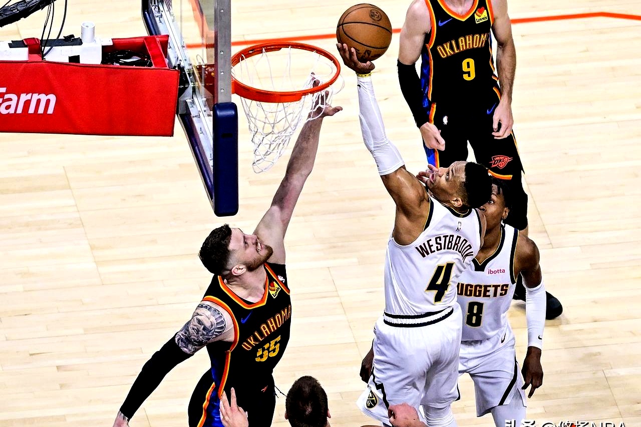 开云体育app-雄狮横扫掘金，约基奇空砍30分