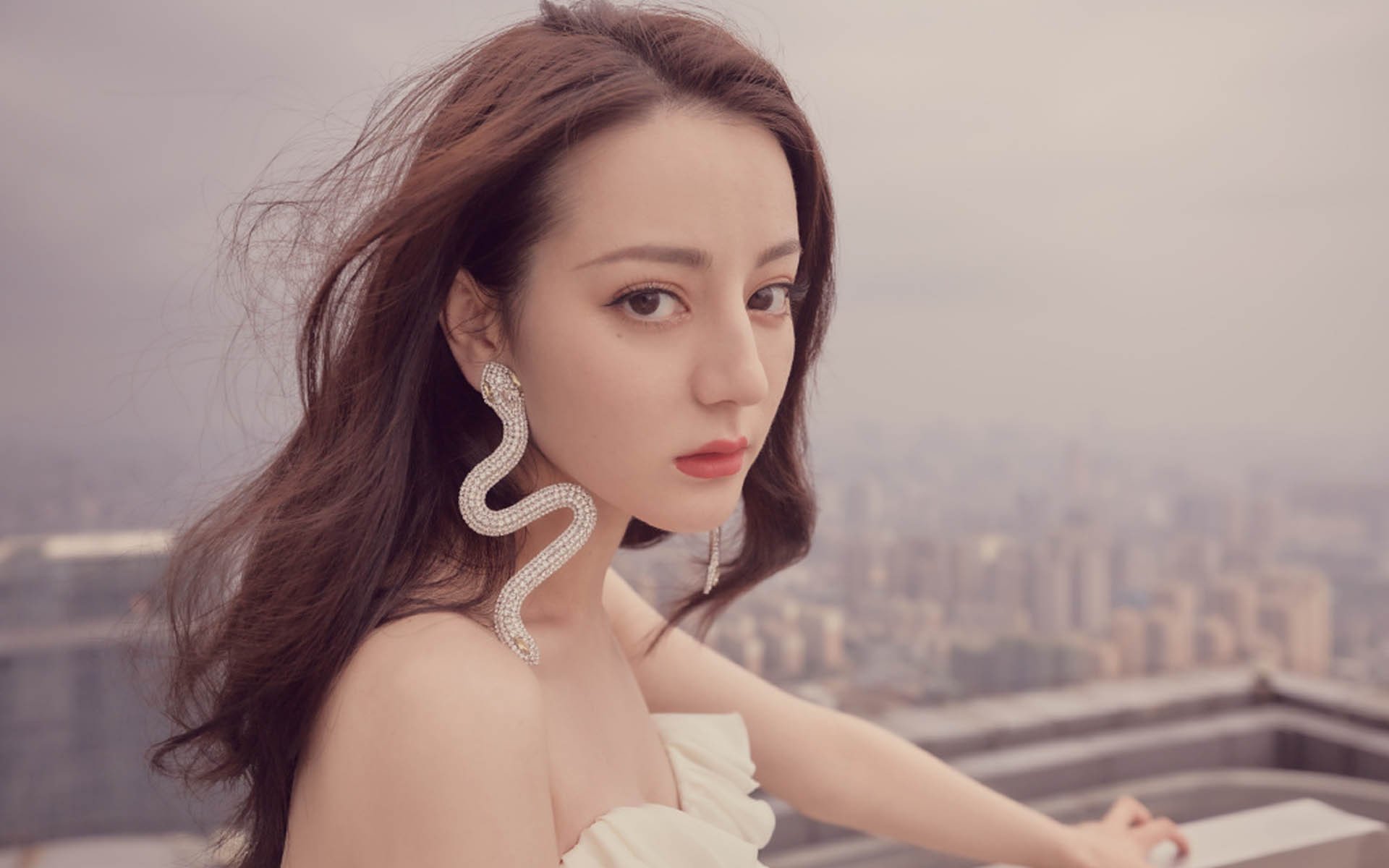 开云体育app-阿圭罗爆发定乾坤！勒沃库森争冠战惊险胜出牙买加队