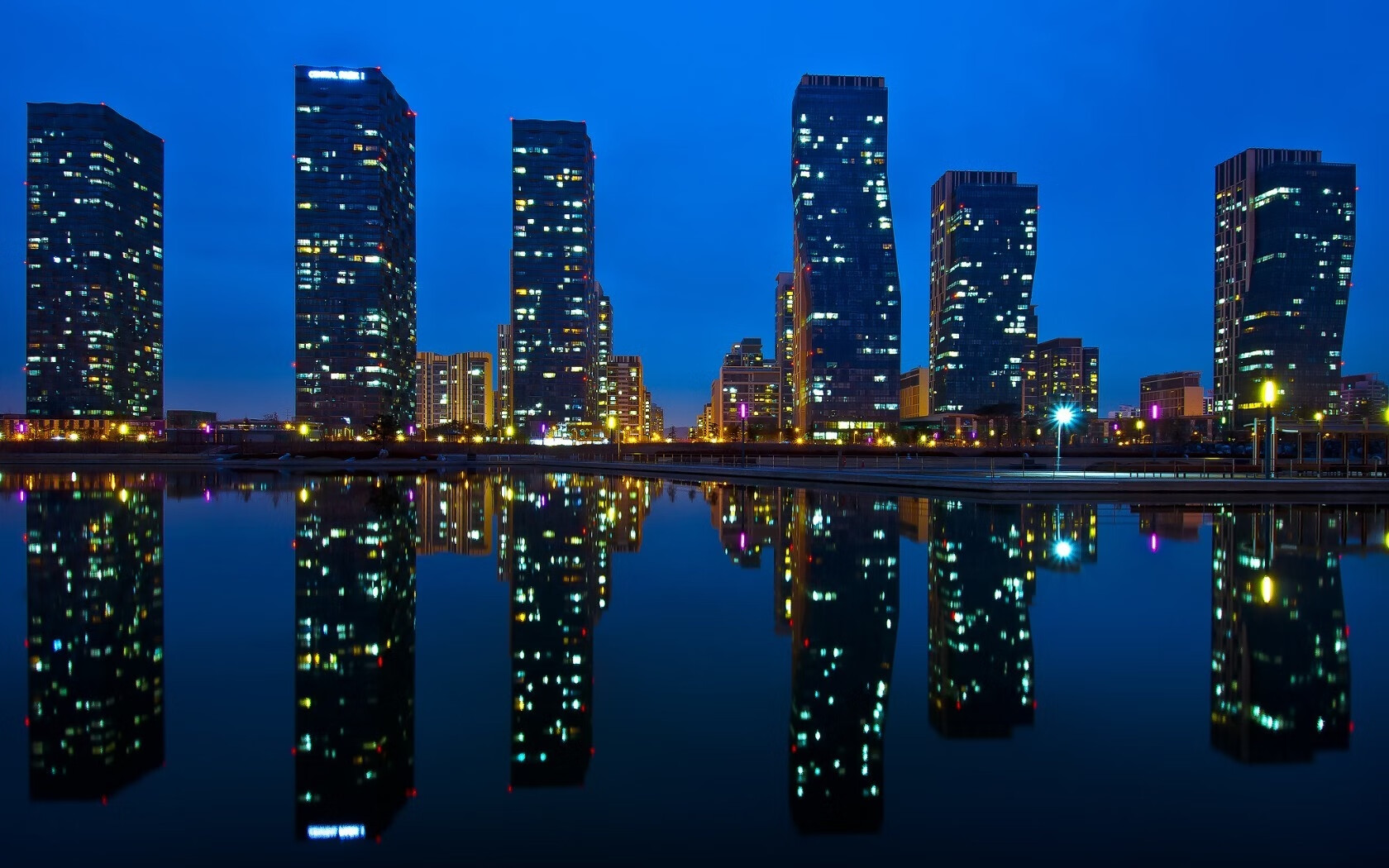 关键先生特奥一锤定音，卡塔尔力克加拿大展现亚洲新势力